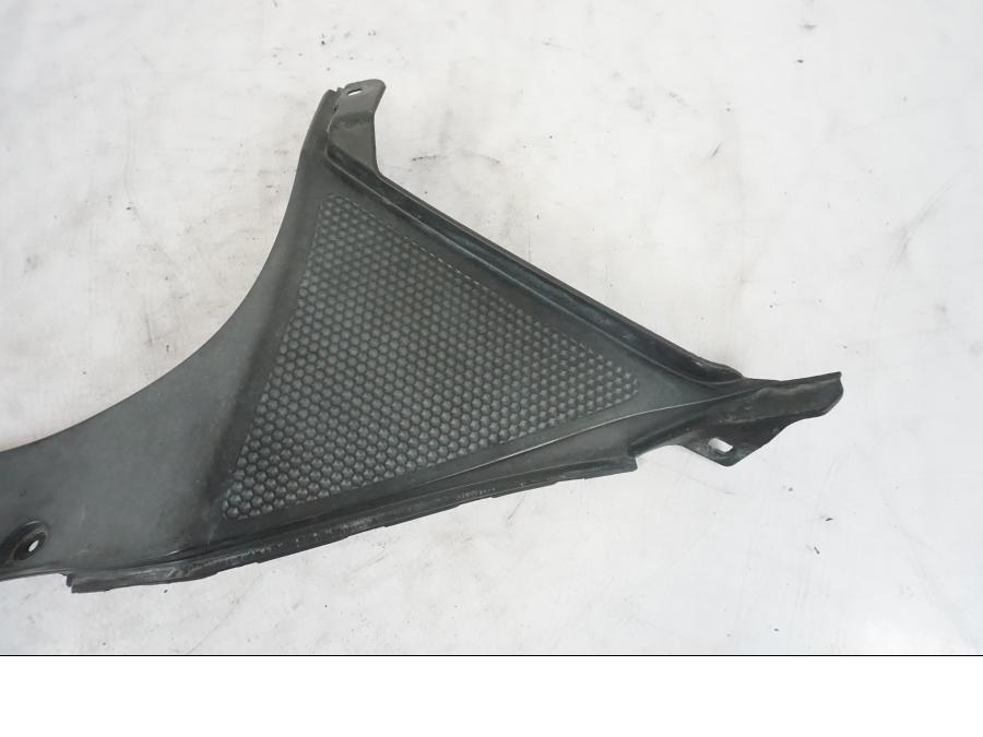 Baksidan på Instrumentkåpa från en Yamaha YZF-R 125 -2008 motorcykel.