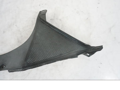 Baksidan på Instrumentkåpa från en Yamaha YZF-R 125 -2008 motorcykel.