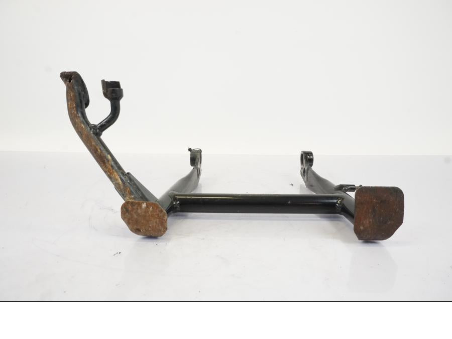 Snett nerifrån på Centralstöd från en BMW R 1150 RS -2003 motorcykel.