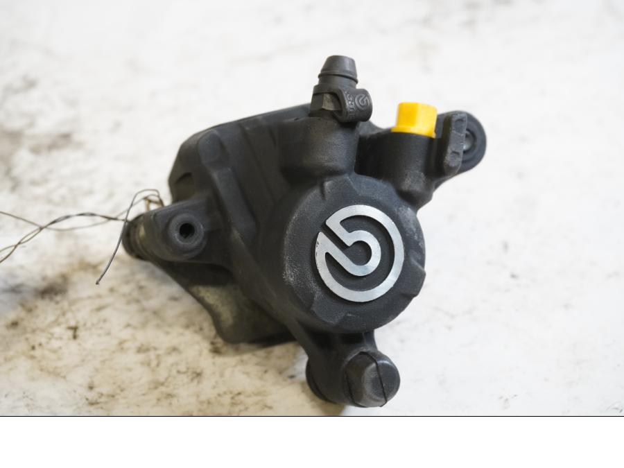 Framsidan på Bromsok från en BMW S 1000 R -2015 motorcykel.