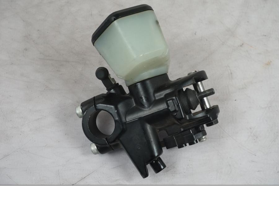 Extrabild1 på Bromshuvudcylinder från en Kawasaki GTR 1400 -2008 motorcykel.