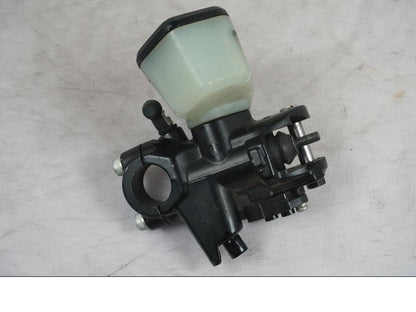 Extrabild1 på Bromshuvudcylinder från en Kawasaki GTR 1400 -2008 motorcykel.