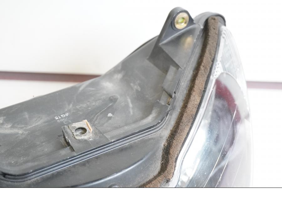 Höger sida på Strålkastare från en Honda CBR 900 RR -2000 motorcykel.