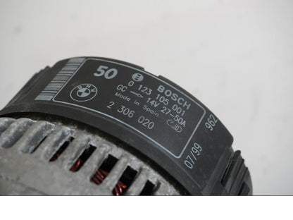 Höger sida på Generator från en BMW R 850 C -1999 motorcykel.