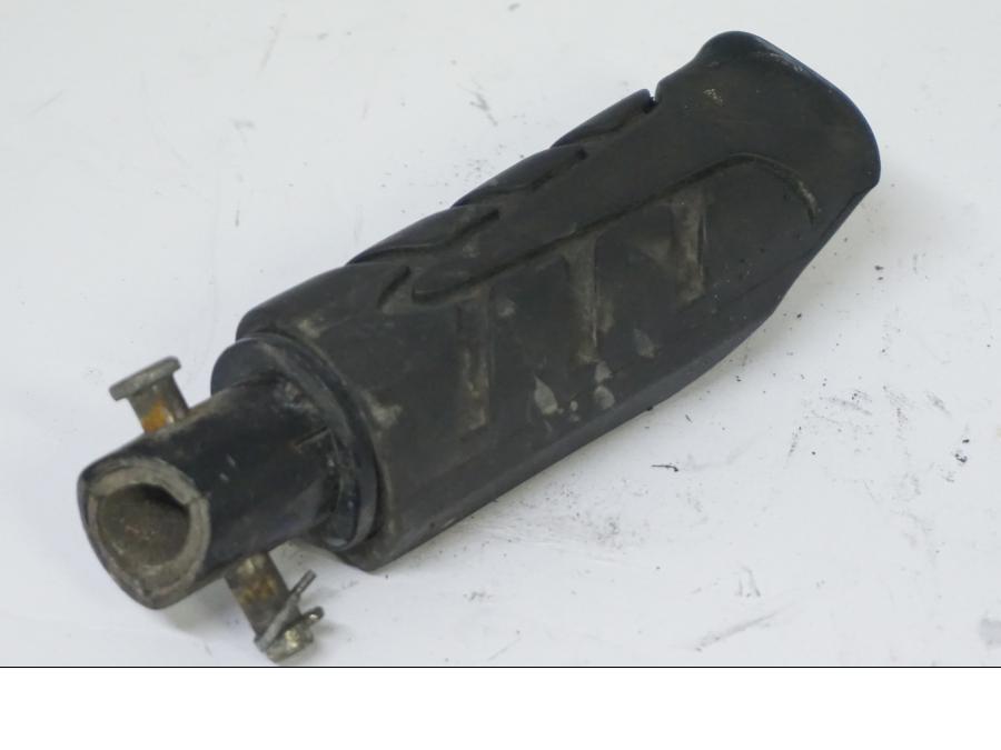 Snett nerifrån på Fotpinne från en Honda CB 500 X -2015 motorcykel.