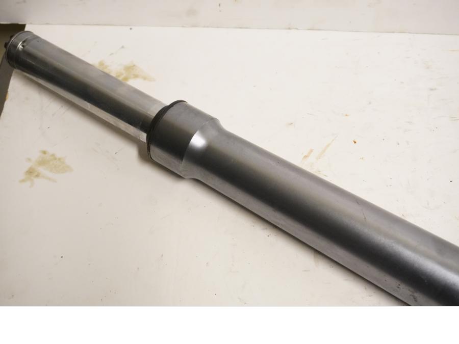 Höger sida på Gaffelben från en BMW R 1100 S -1999 motorcykel.