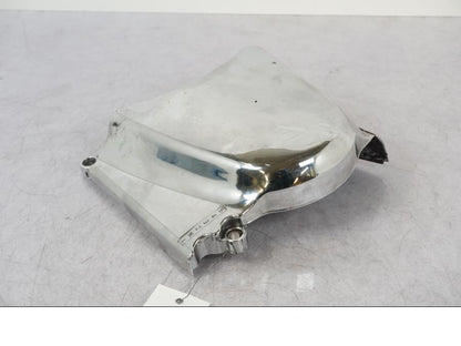 Höger sida på Drevkåpa från en Suzuki VZ 800 -2000 motorcykel.