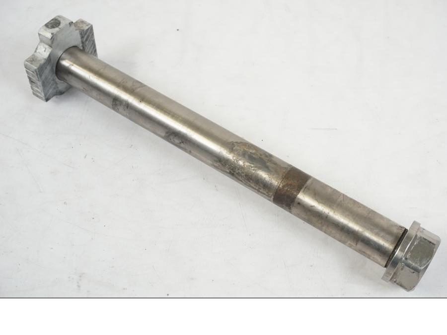 Framsidan på Axel från en Husqvarna 701 SUPERMOTO ABS -2016 motorcykel.