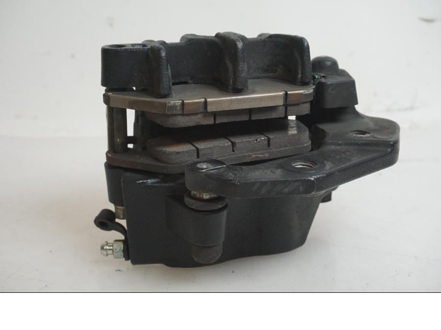 Höger sida på Bromsok från en Indian Chieftain Dark Horse -2019 motorcykel.