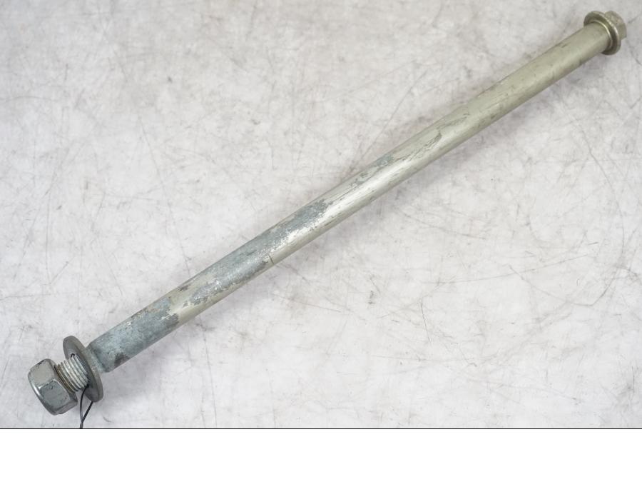 Framsidan på Axel från en Triumph Tiger -2009 motorcykel.