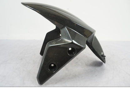 Snett uppifrån på Framskärm från en Triumph Universal -2018 motorcykel.