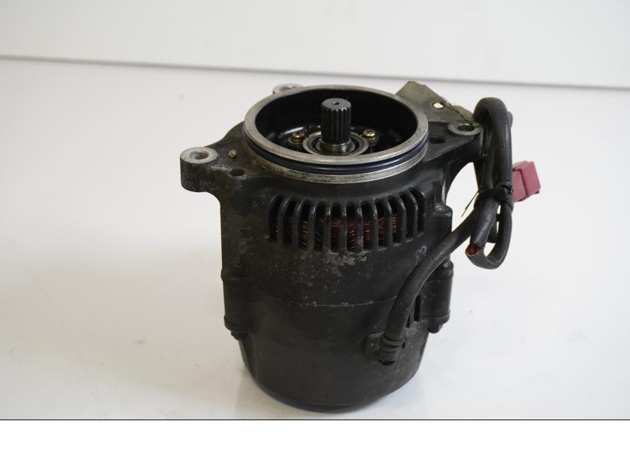 Framsidan på Generator från en Yamaha FZ 750 -1985 motorcykel.