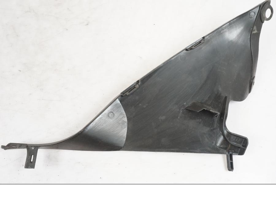 Vänster sida på Toppkåpsinsida från en Suzuki GSX-R 750 -2007 motorcykel.