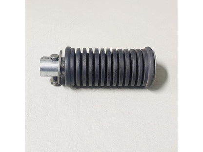 Framsidan på Fotpinne från en Suzuki VL 800 -2001 motorcykel.