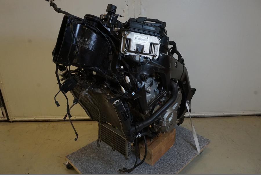 Framsidan på Motorpaket från en BMW S 1000 XR -2019 motorcykel.