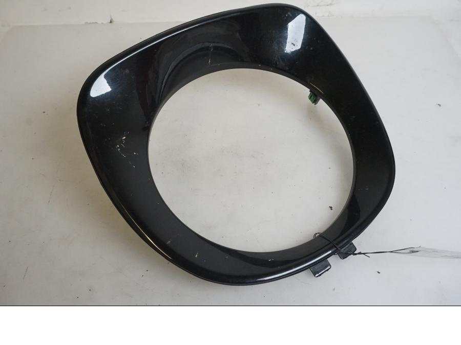 Framsidan på Strålkastarsarg från en Indian Chieftain Dark Horse -2019 motorcykel.