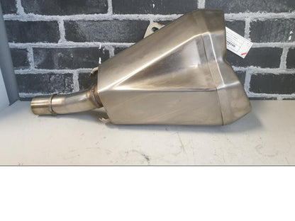 Framsidan på Ljuddämpare från en Kawasaki Z 1000 -2014 motorcykel.