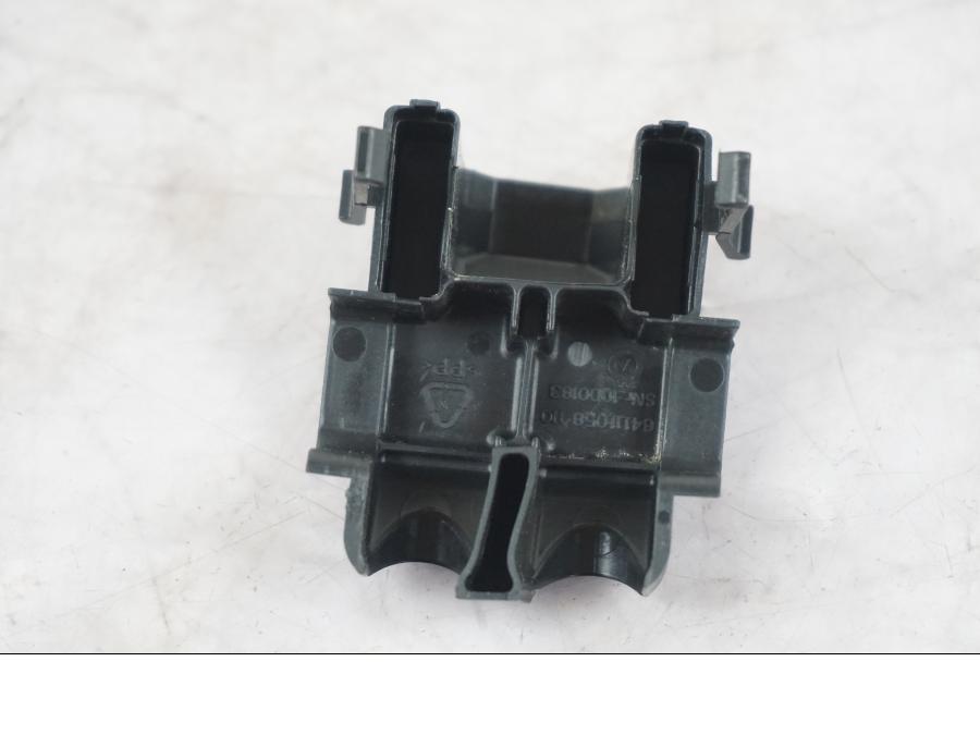 Vänster sida på Startrelä från en KTM 1290 Super Duke R -2022 motorcykel.