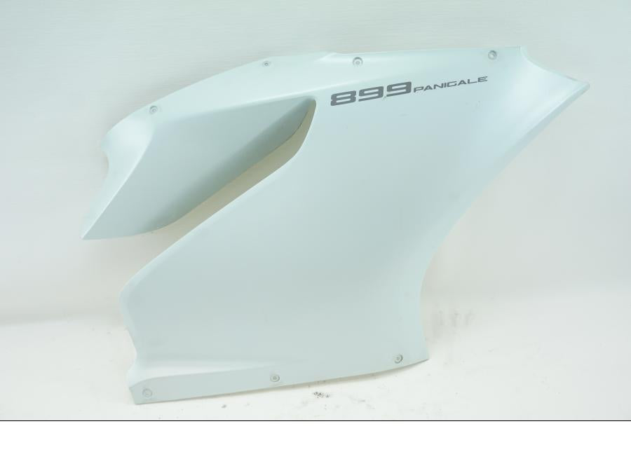 Framsidan på Sidkåpa från en Ducati 899 Panigale -2015 motorcykel.