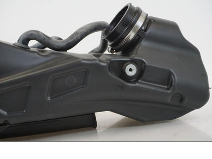 Höger sida på Luftburk från en Husqvarna 701 Supermoto -2020 motorcykel.