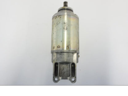 Baksidan på Startmotor från en Suzuki GSX-R 750 -1992 motorcykel.