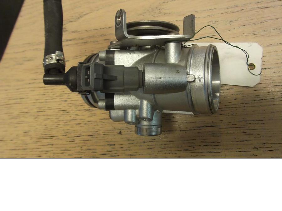 Höger sida på Spjällhus från en BMW R 1100 S -1999 motorcykel.