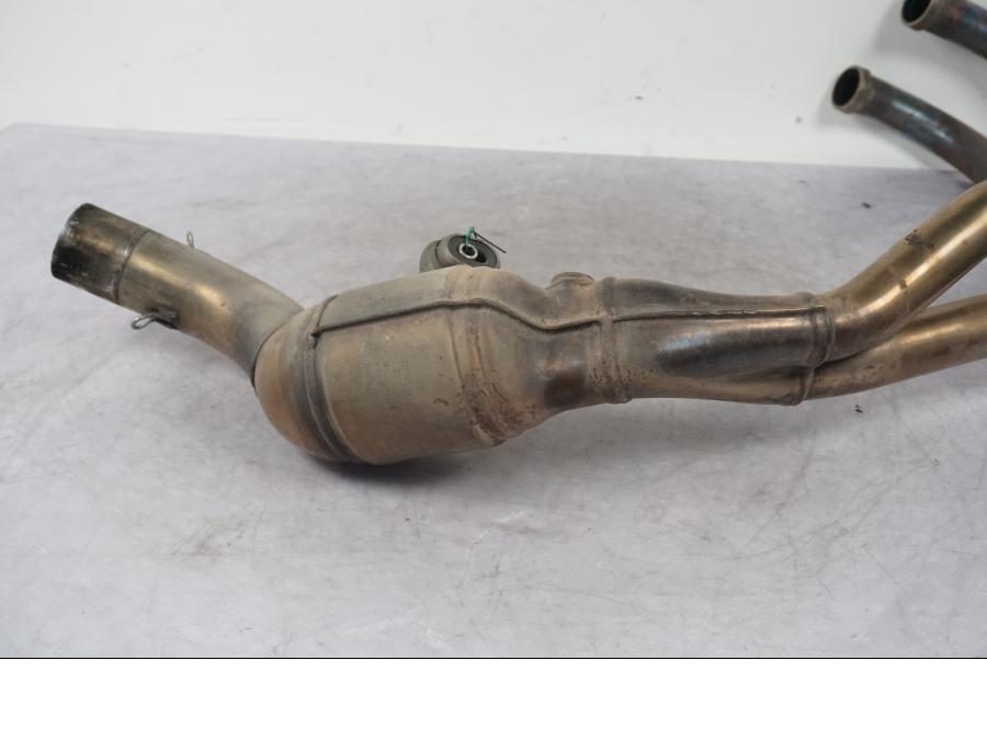 Höger sida på Grenrör från en BMW F 800 R -2018 motorcykel.