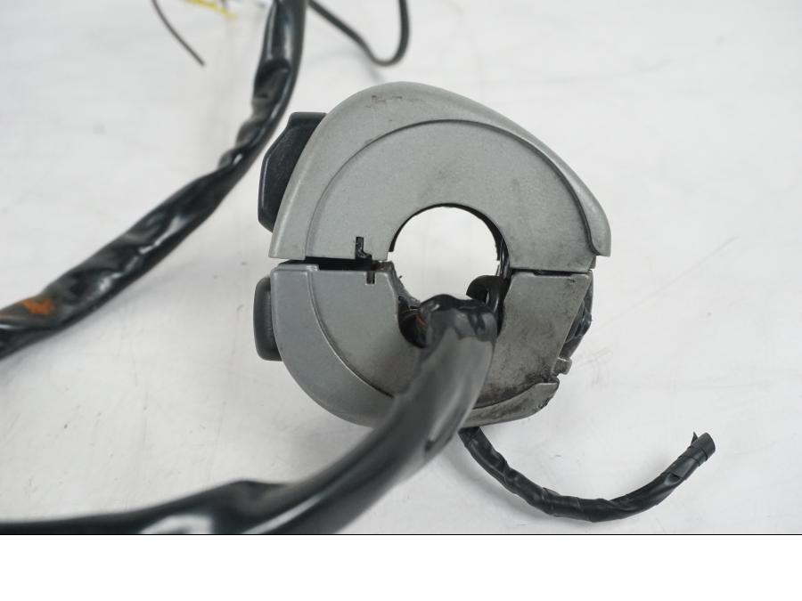 Extrabild3 på Styrelreglage från en H-D Softail FXCW Rocker -2008 motorcykel.