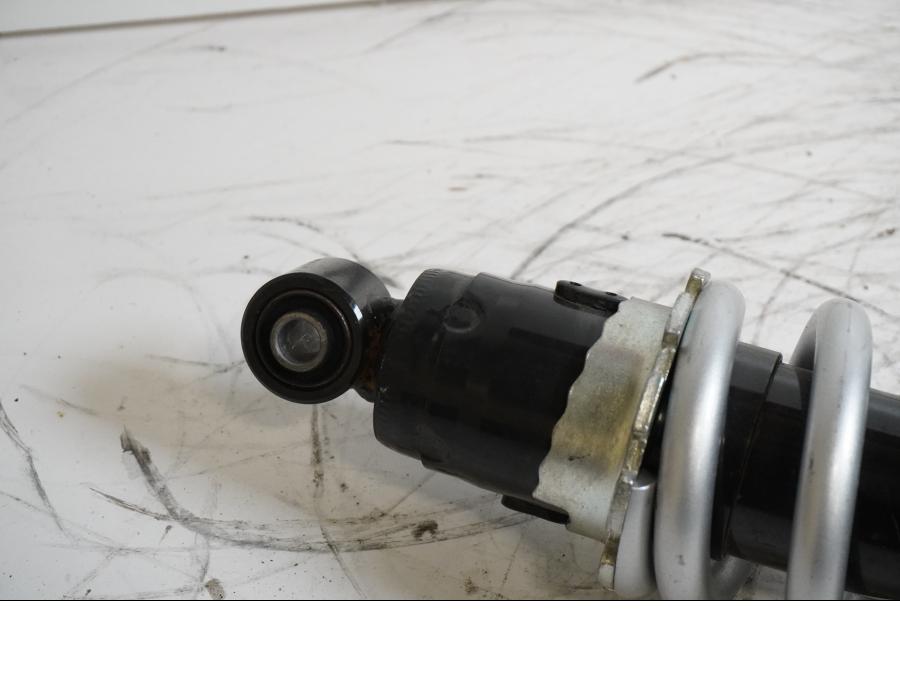 Baksidan på Stötdämpare från en Yamaha MT-07 -2014 motorcykel.