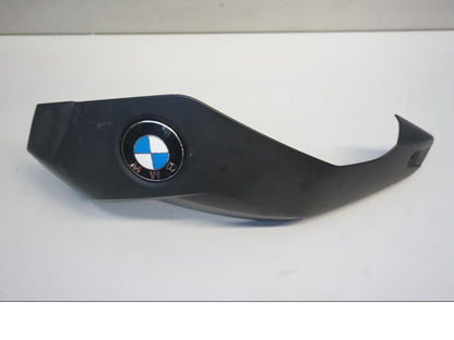 Baksidan på Bensintankskåpa från en BMW R 1200 GSA -2011 motorcykel.