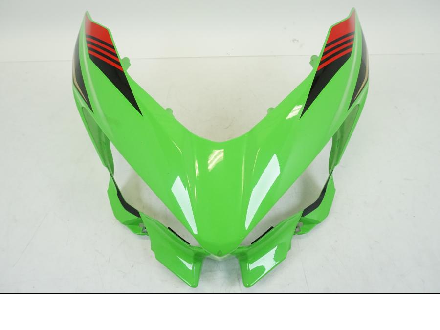 Framsidan på Toppkåpa från en Kawasaki NINJA 400 -2020 motorcykel.