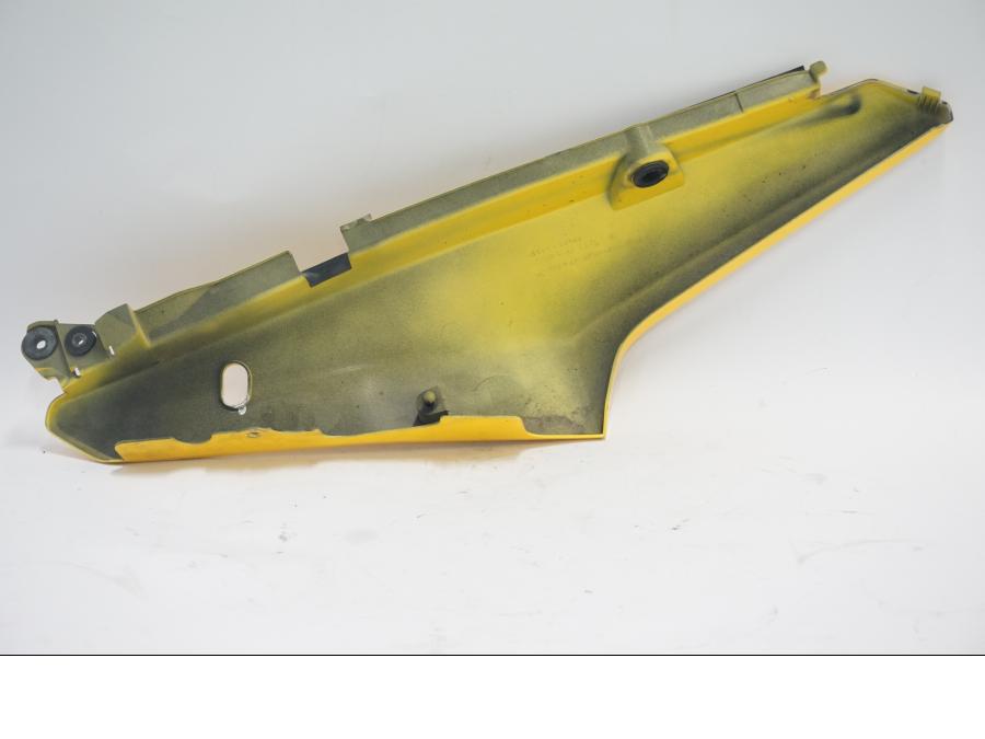 Baksidan på Bakvinge från en Suzuki DL 1000 -2003 motorcykel.