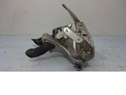 Vänster sida på Toppkåpstag från en Ducati ST2 -2001 motorcykel.