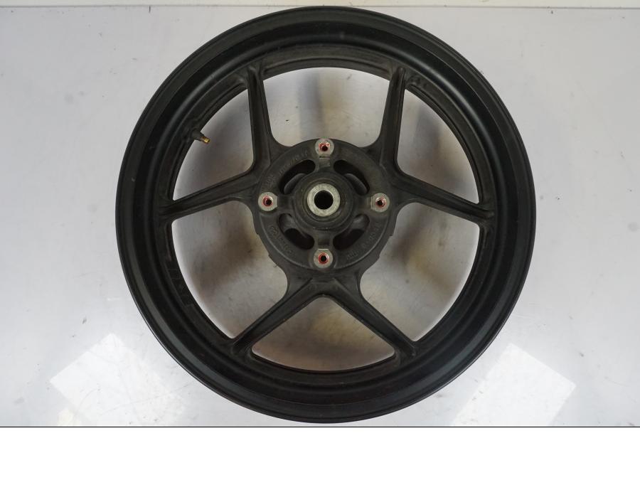 Baksidan på Fälg från en Kawasaki ER-6N -2008 motorcykel.