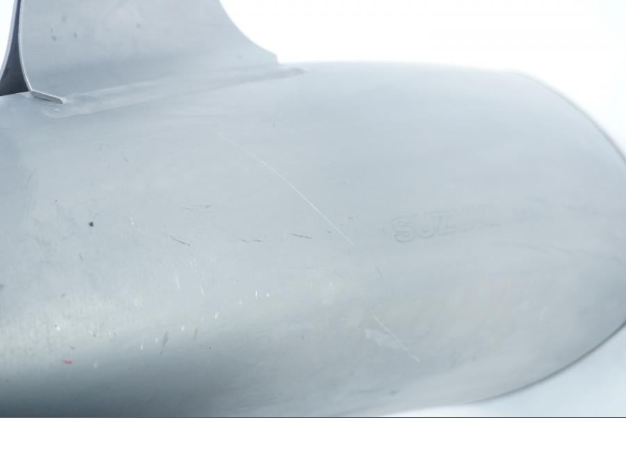 Snett nerifrån på Ljuddämpare från en Suzuki GSX-R 1000 -2009 motorcykel.