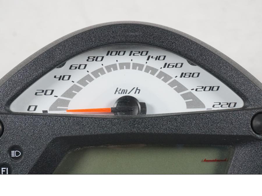 Snett uppifrån på Instrumentpanel från en Kawasaki ER-6N ABS -2010 motorcykel.