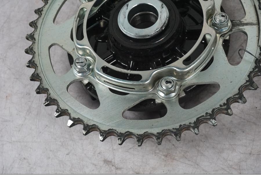 Höger sida på Drevfäste från en Yamaha MT-09 -2024 motorcykel.