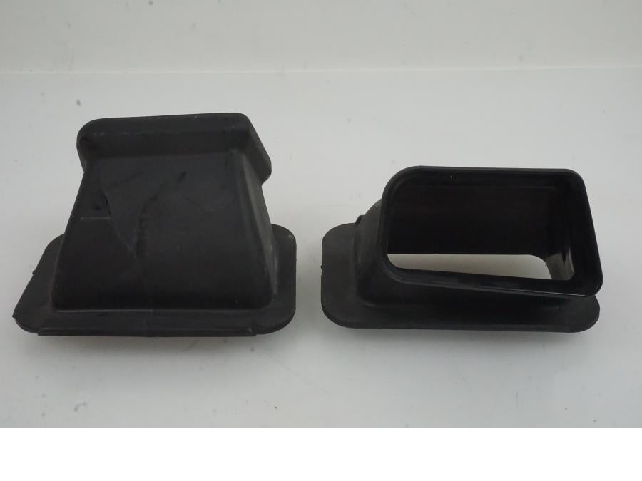 Baksidan på Luftintag från en KTM 1290 Super Duke -2019 motorcykel.