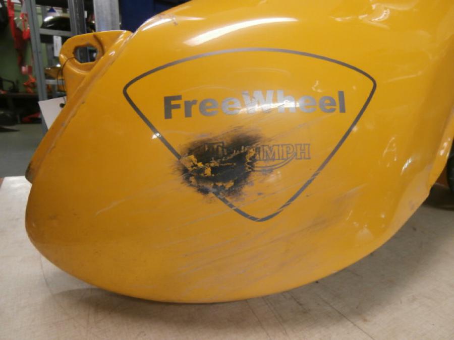 Baksidan på Bensintank från en Triumph Tiger -2002 motorcykel.