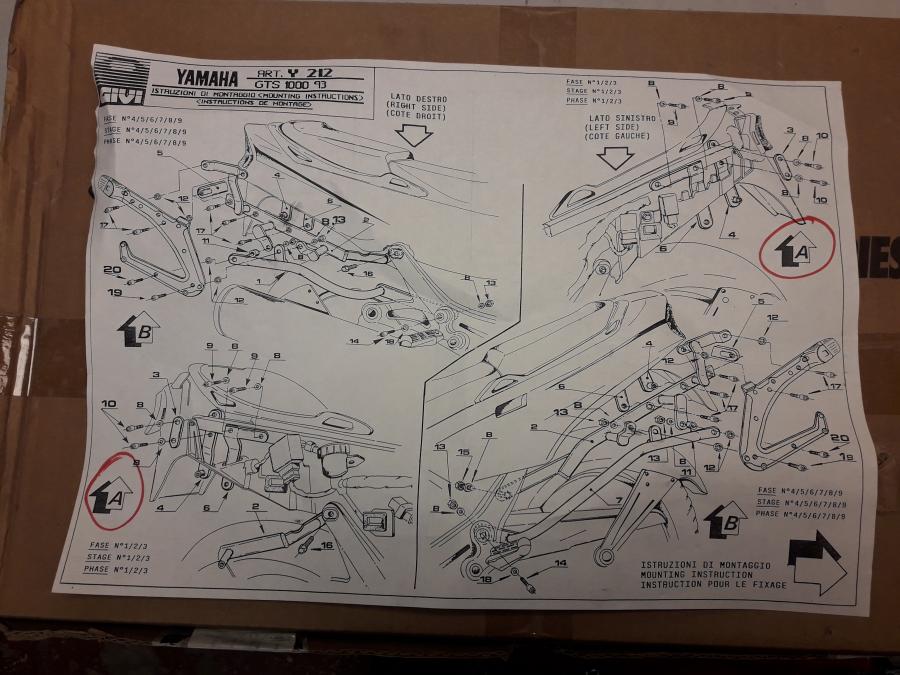 Baksidan på Väskbågar från en Yamaha GTS 1000 -1993 motorcykel.