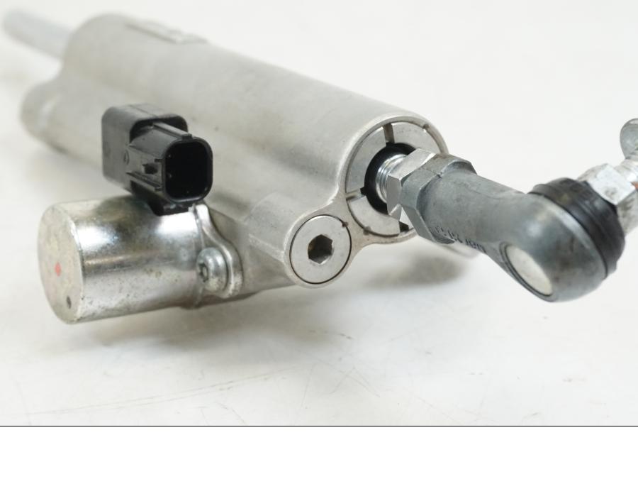 Snett uppifrån på Styrdämpare från en Suzuki GSX-R 750 -2008 motorcykel.