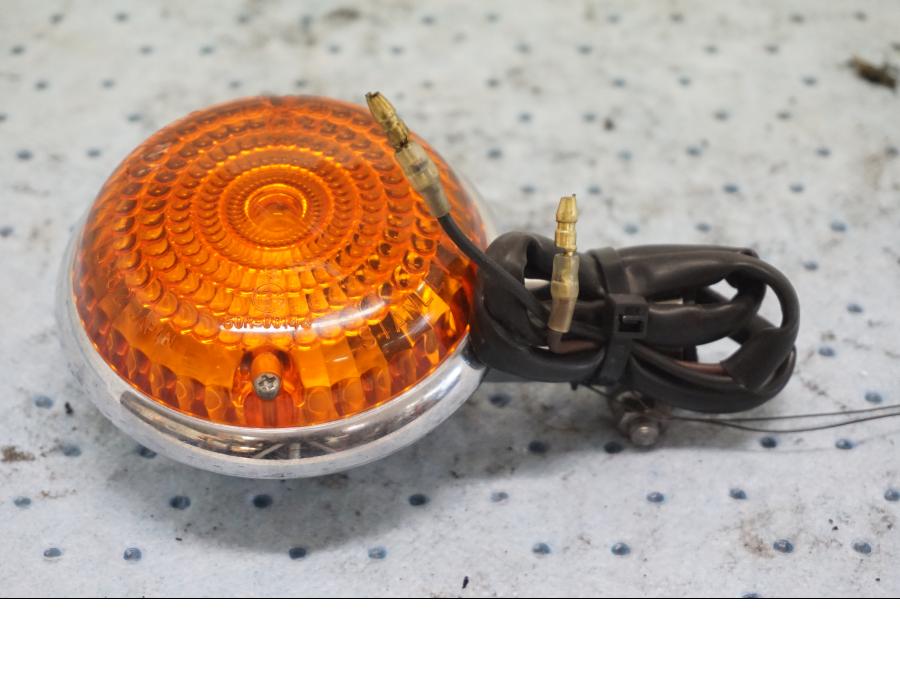 Framsidan på Blinkers från en Yamaha XV 1600 -1999 motorcykel.