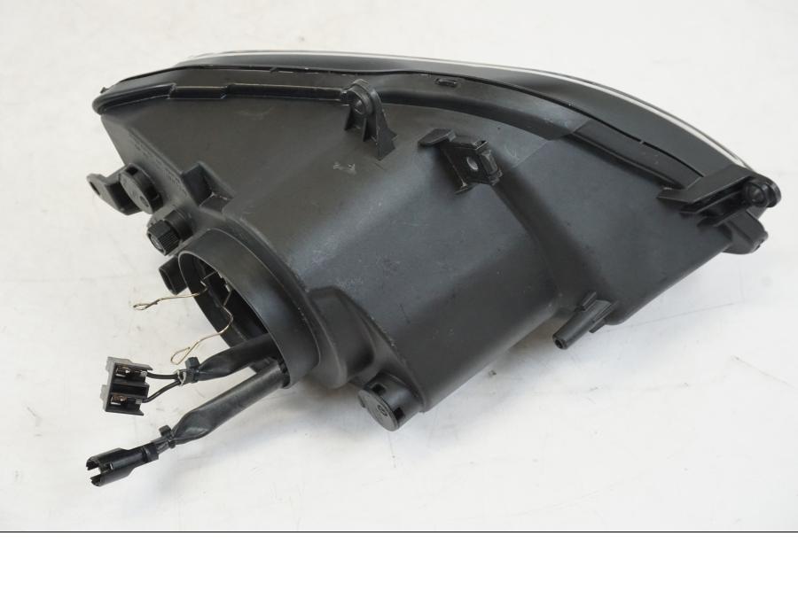 Snett uppifrån på Strålkastare från en BMW S 1000 XR -2017 motorcykel.