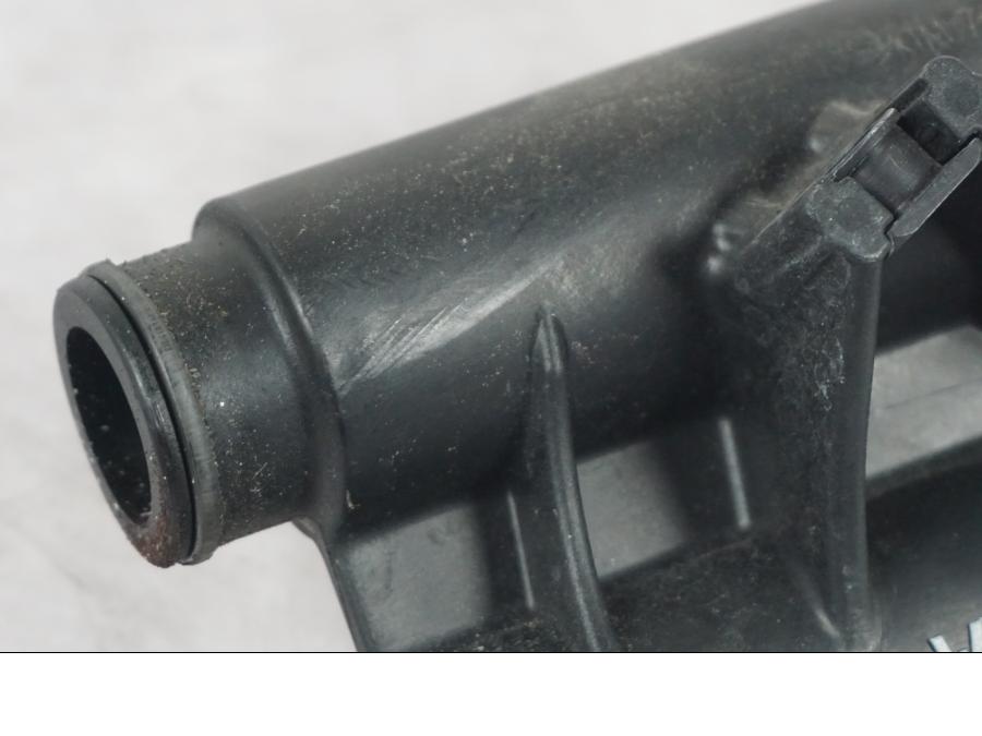 Höger sida på Tändspole Kåpa från en KTM 690 Duke -2015 motorcykel.