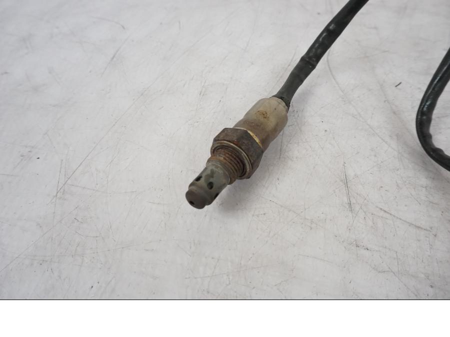 Baksidan på Lambdasond från en KTM 1290 Super Duke R -2021 motorcykel.