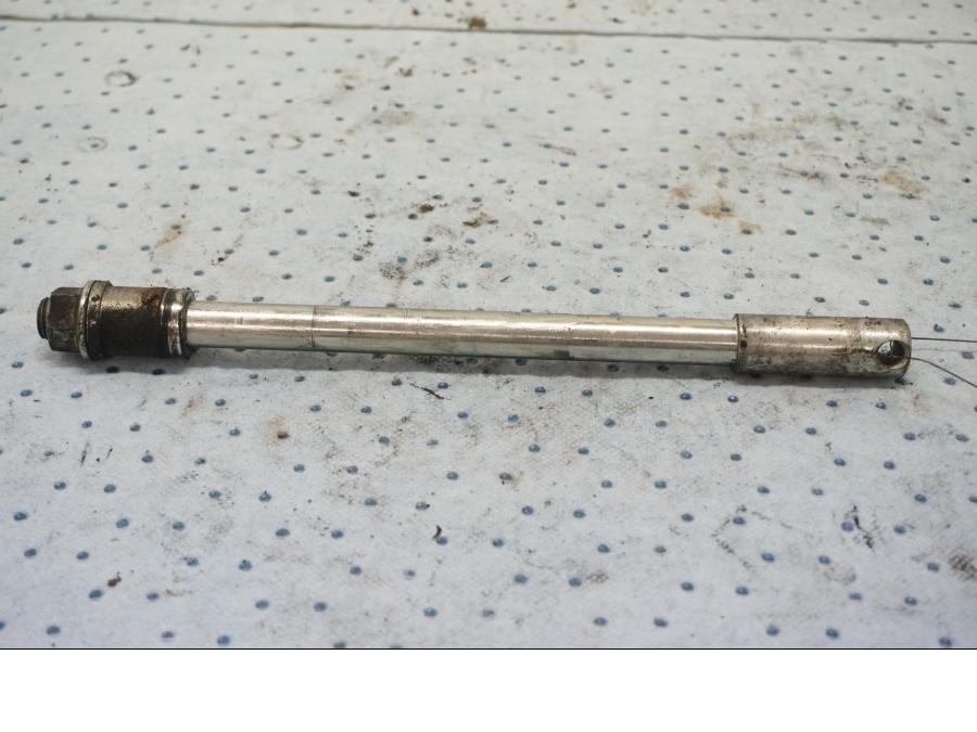 Framsidan på Axel från en Kawasaki EN 500 -1999 motorcykel.