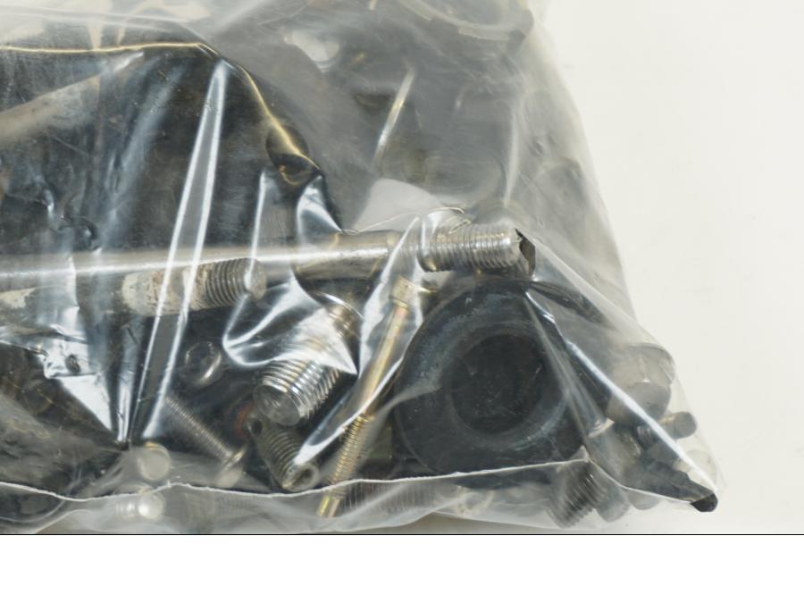 Baksidan på Skruv / Mutter etc från en Yamaha XVS 1100 -2001 motorcykel.