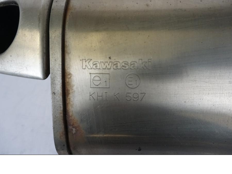 Extrabild2 på Ljuddämpare från en Kawasaki ER-6F -2010 motorcykel.