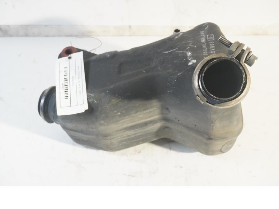 Baksidan på Mellanburk från en KTM 125 Duke -2017 motorcykel.