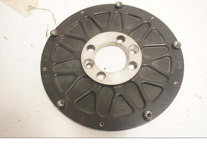 Baksidan på Bromsskivefäste från en BMW R 1100 R -1995 motorcykel.